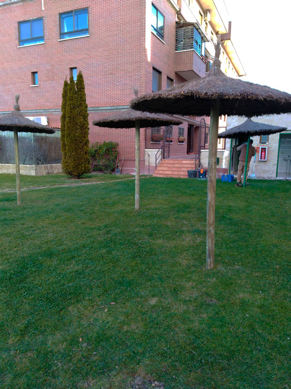 Instalación de Sombrillas para Comunidad de Vecinos