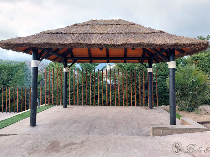Pergola de madera impermeabilizada