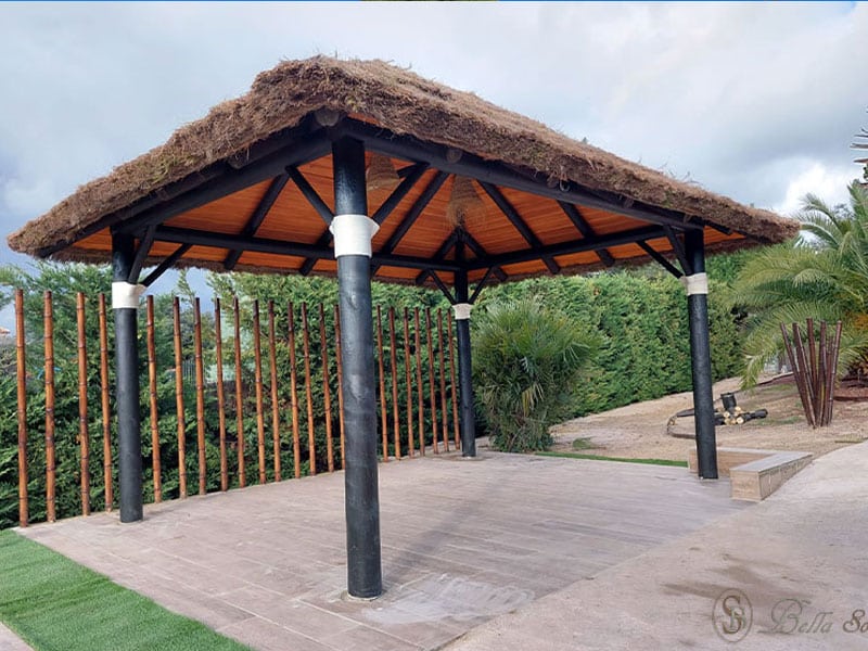 Pergola de madera impermeabilizada