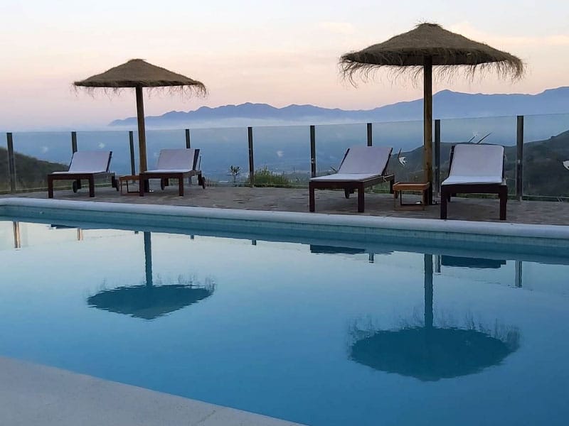 Fabricación e instalación de sombrilla esparto en Bédar, Almería.