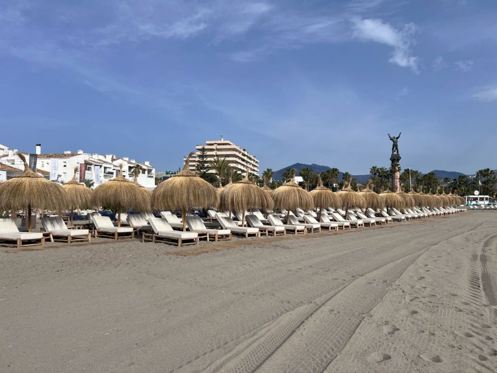 Sombrillas de Carritx en Marbella Malaga